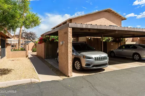 Exterior - 2833 E Tracy Ln #1, Phoenix, AZ 85032 photo 9 of 10