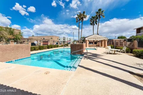 Exterior - 2833 E Tracy Ln #1, Phoenix, AZ 85032 photo 5 of 10