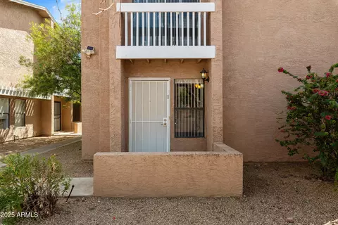 Exterior - 2833 E Tracy Ln #1, Phoenix, AZ 85032 photo 4 of 10