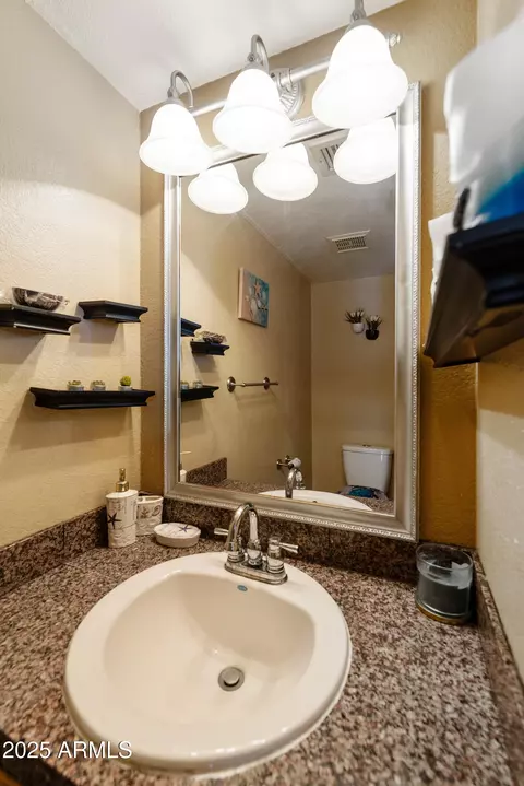 Bath - 2833 E Tracy Ln #1, Phoenix, AZ 85032 photo 1 of 2