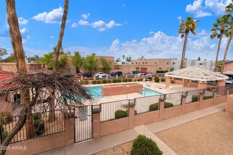 Exterior - 2833 E Tracy Ln #1, Phoenix, AZ 85032 photo 1 of 10