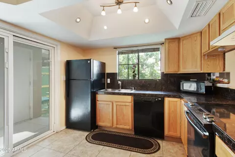 Kitchen - 2833 E Tracy Ln #1, Phoenix, AZ 85032 photo 2 of 3