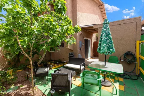 Exterior - 2833 E Tracy Ln #1, Phoenix, AZ 85032 photo 3 of 10