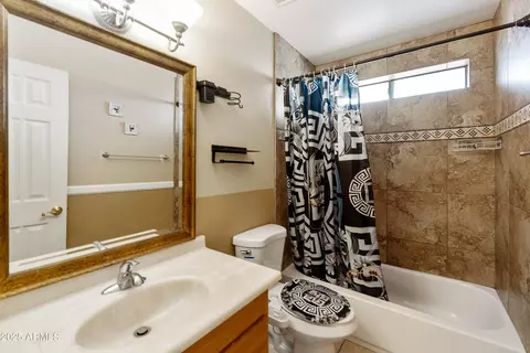 Bath - 2833 E Tracy Ln #1, Phoenix, AZ 85032 photo 2 of 2