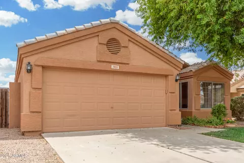 Exterior - 1905 E Palomino Dr, Gilbert, AZ 85296 photo 5 of 10