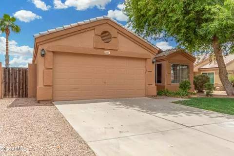 Exterior - 1905 E Palomino Dr, Gilbert, AZ 85296 photo 4 of 10
