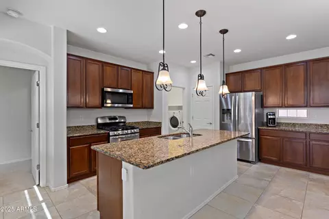 Kitchen - 14029 E Stanhope Blvd, Vail, AZ 85641 photo 4 of 6