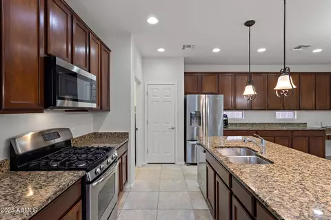 Kitchen - 14029 E Stanhope Blvd, Vail, AZ 85641 photo 5 of 6