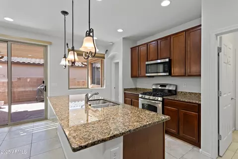 Kitchen - 14029 E Stanhope Blvd, Vail, AZ 85641 photo 3 of 6