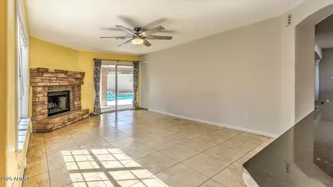 Living - 15846 S 33rd Pl, Phoenix, AZ 85048 photo 10 of 13