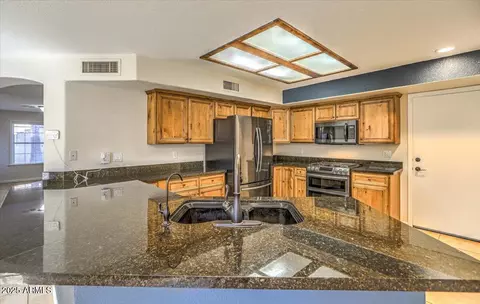 Kitchen - 15846 S 33rd Pl, Phoenix, AZ 85048 photo 2 of 4