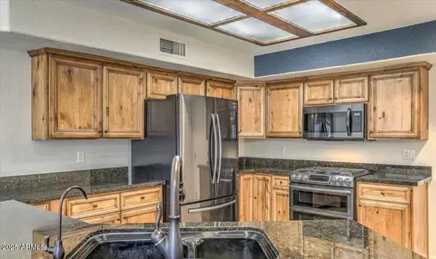 Kitchen - 15846 S 33rd Pl, Phoenix, AZ 85048 photo 1 of 4
