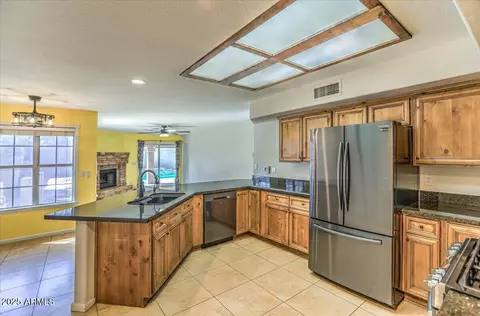 Kitchen - 15846 S 33rd Pl, Phoenix, AZ 85048 photo 4 of 4