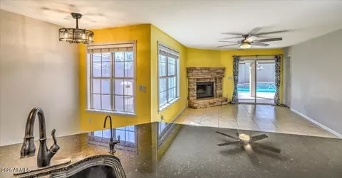 Living - 15846 S 33rd Pl, Phoenix, AZ 85048 photo 8 of 13
