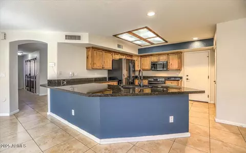 Kitchen - 15846 S 33rd Pl, Phoenix, AZ 85048 photo 3 of 4