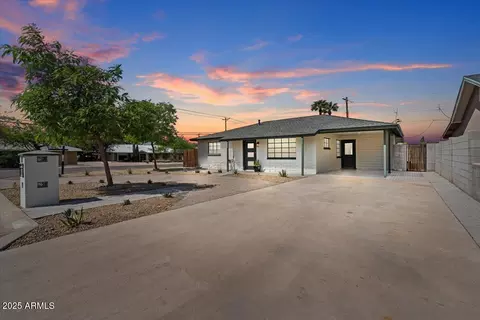 2602 N 51st St, Phoenix, AZ 85008