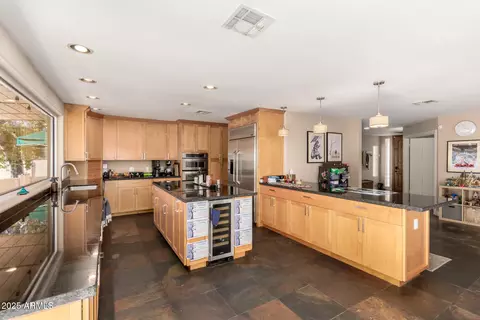 Kitchen - 4601 E Fanfol Dr, Phoenix, AZ 85028 photo 4 of 6