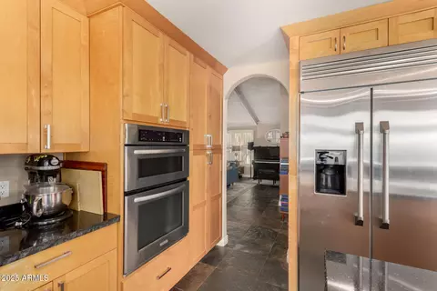 Kitchen - 4601 E Fanfol Dr, Phoenix, AZ 85028 photo 6 of 6