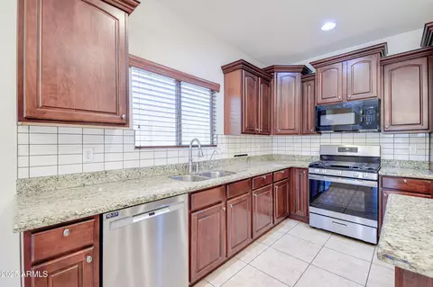 Kitchen - 2813 E Crescent Way, Gilbert, AZ 85298 photo 2 of 4