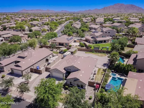 View/Area - 2813 E Crescent Way, Gilbert, AZ 85298 photo 6 of 9