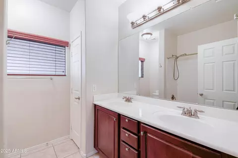 Bath - 2813 E Crescent Way, Gilbert, AZ 85298 photo 3 of 4