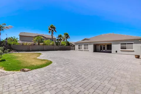Exterior - 2813 E Crescent Way, Gilbert, AZ 85298 photo 10 of 17