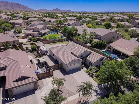 View/Area - 2813 E Crescent Way, Gilbert, AZ 85298 photo 4 of 9