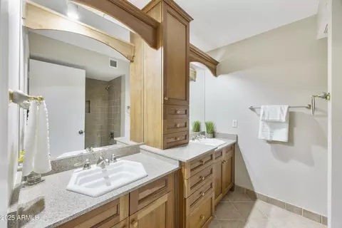 Bath - 1104 E Watson Dr, Tempe, AZ 85283 photo 4 of 5