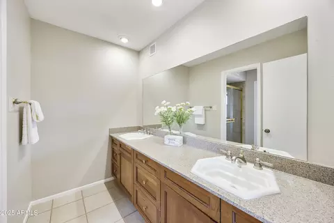 Bath - 1104 E Watson Dr, Tempe, AZ 85283 photo 1 of 5
