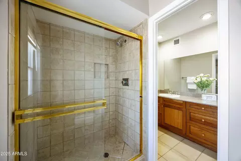Bath - 1104 E Watson Dr, Tempe, AZ 85283 photo 3 of 5