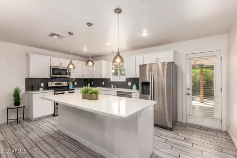 3520 N 24th Dr, Phoenix, AZ 85015 photo 9