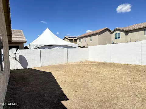 Exterior - 5643 S 11th Dr, Phoenix, AZ 85041 photo 5 of 6