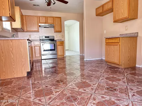 Kitchen - 5643 S 11th Dr, Phoenix, AZ 85041 photo 2 of 2