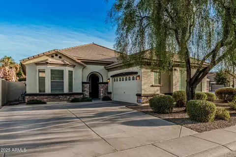 Exterior - 3080 E Palmdale Ln, Gilbert, AZ 85298 photo 4 of 7