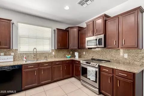 Kitchen - 3080 E Palmdale Ln, Gilbert, AZ 85298 photo 3 of 5