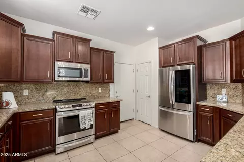 Kitchen - 3080 E Palmdale Ln, Gilbert, AZ 85298 photo 1 of 5