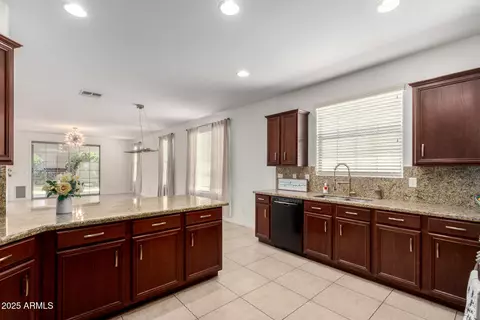 Kitchen - 3080 E Palmdale Ln, Gilbert, AZ 85298 photo 4 of 5