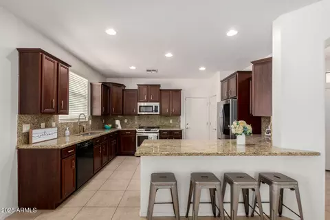 Kitchen - 3080 E Palmdale Ln, Gilbert, AZ 85298 photo 2 of 5