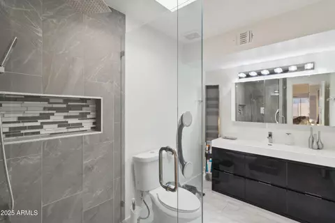Bath - 3758 E Sunnyside Dr, Phoenix, AZ 85028 photo 1 of 1