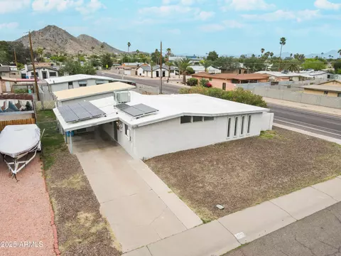 View/Area - 2346 E Sylvia St, Phoenix, AZ 85022 photo 2 of 23