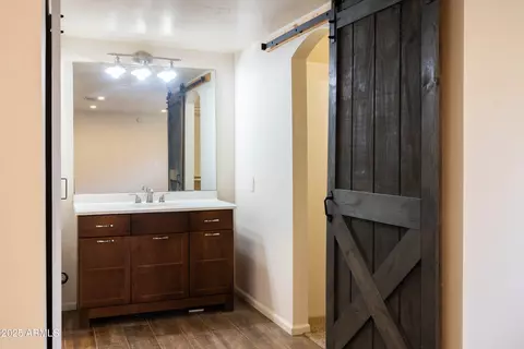Bath - 2346 E Sylvia St, Phoenix, AZ 85022 photo 1 of 8