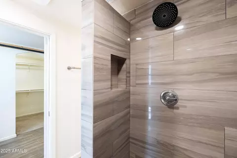 Bath - 2346 E Sylvia St, Phoenix, AZ 85022 photo 5 of 8