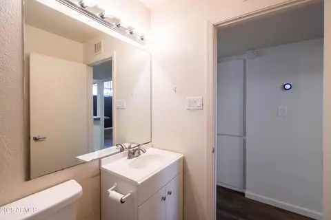 Bath - 2346 E Sylvia St, Phoenix, AZ 85022 photo 8 of 8