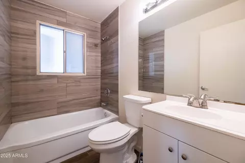 Bath - 2346 E Sylvia St, Phoenix, AZ 85022 photo 6 of 8