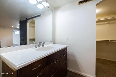 Bath - 2346 E Sylvia St, Phoenix, AZ 85022 photo 3 of 8