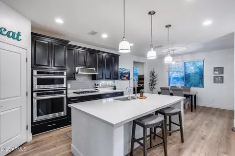 Kitchen - 3933 E Alfalfa Dr, Gilbert, AZ 85298 photo 6 of 11