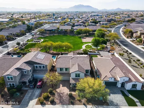 View/Area - 3933 E Alfalfa Dr, Gilbert, AZ 85298 photo 2 of 5