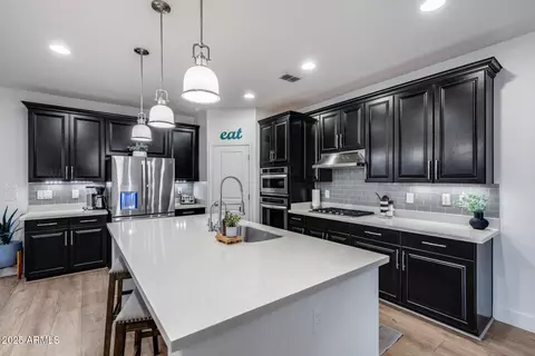 Kitchen - 3933 E Alfalfa Dr, Gilbert, AZ 85298 photo 7 of 11