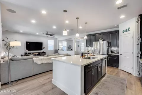 Kitchen - 3933 E Alfalfa Dr, Gilbert, AZ 85298 photo 4 of 11