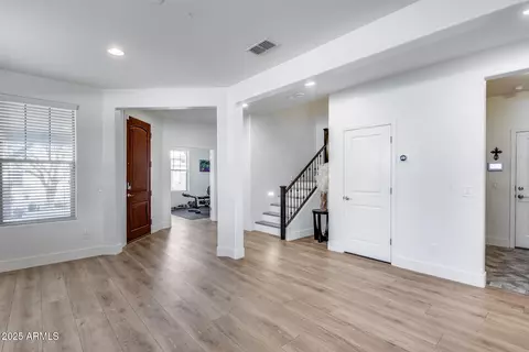 Entry Way - 3933 E Alfalfa Dr, Gilbert, AZ 85298 photo 4 of 9